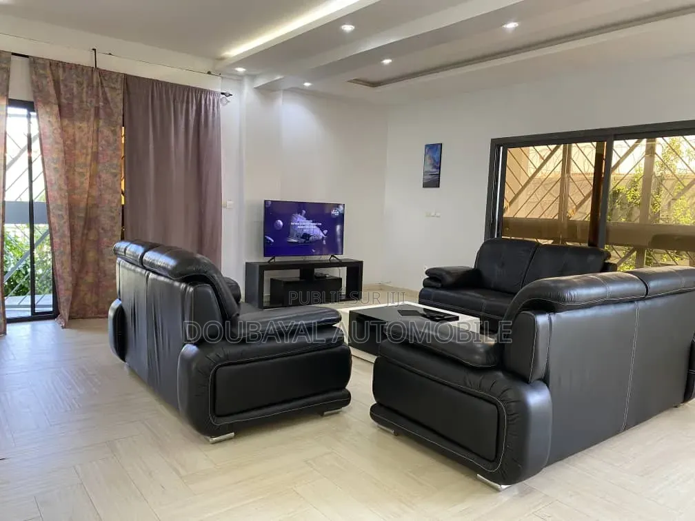 5chbre Villa dans Villa A Vendre, Thiès Sud à Vendre