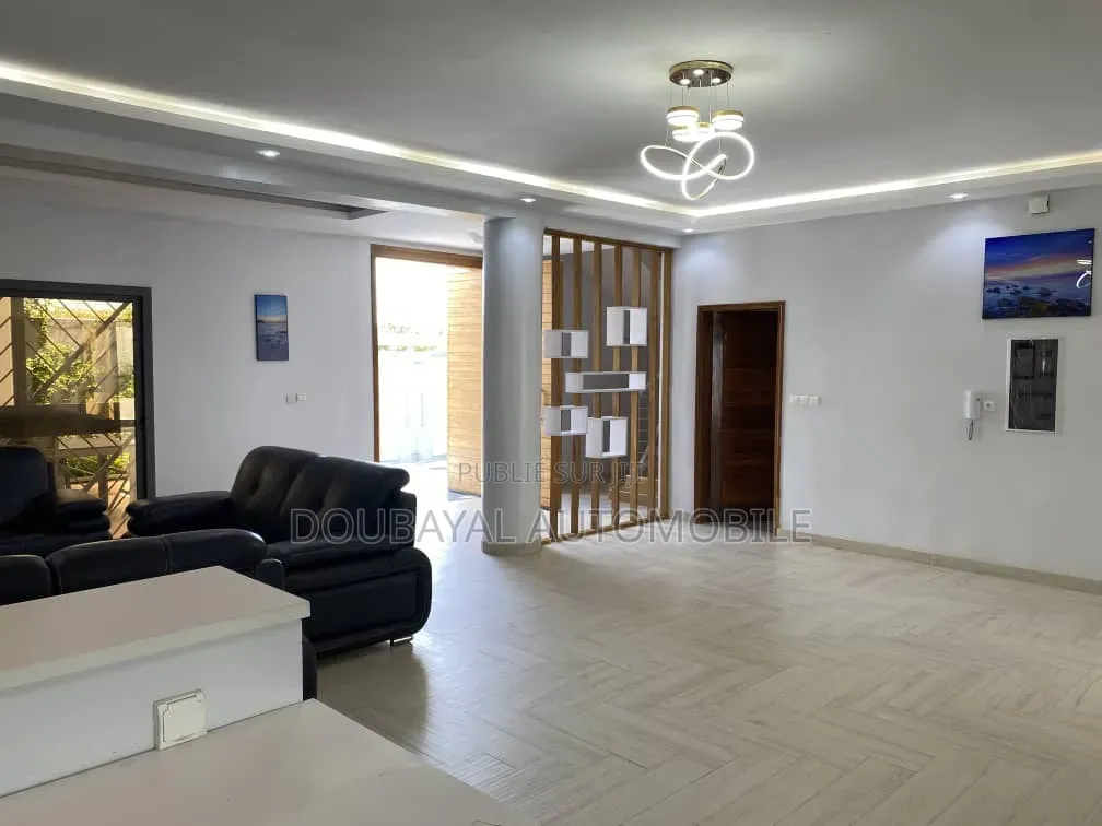 5chbre Villa dans Villa A Vendre, Thiès Sud à Vendre