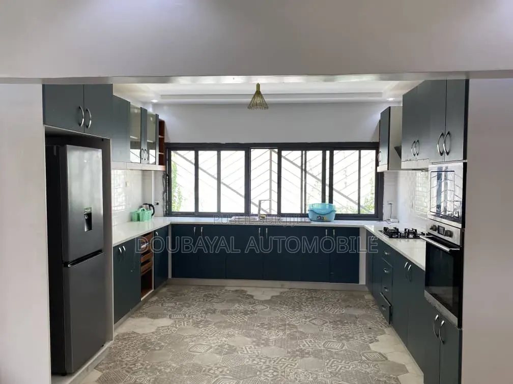 5chbre Villa dans Villa A Vendre, Thiès Sud à Vendre