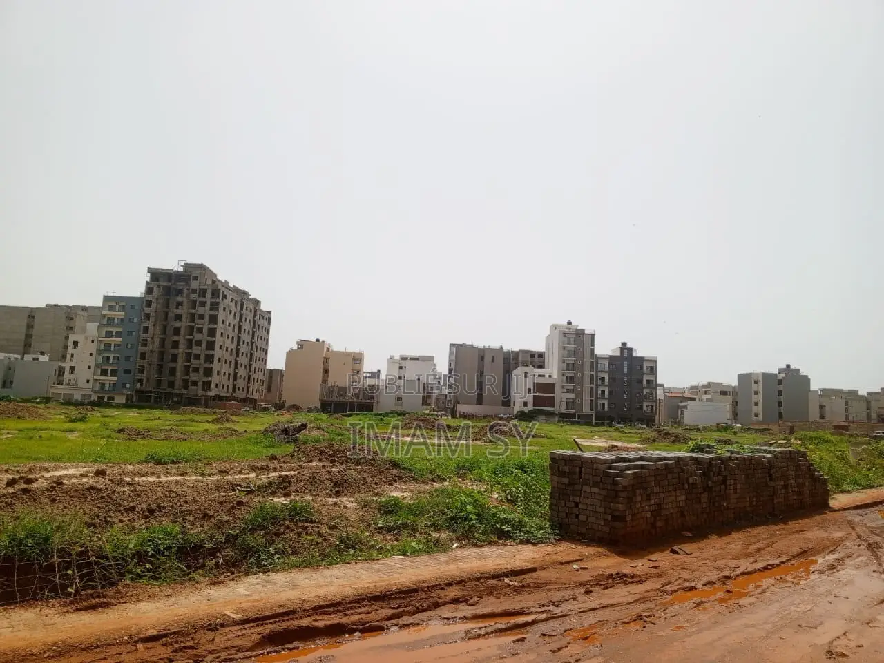 Terrain Nu 1h500 À Almadies