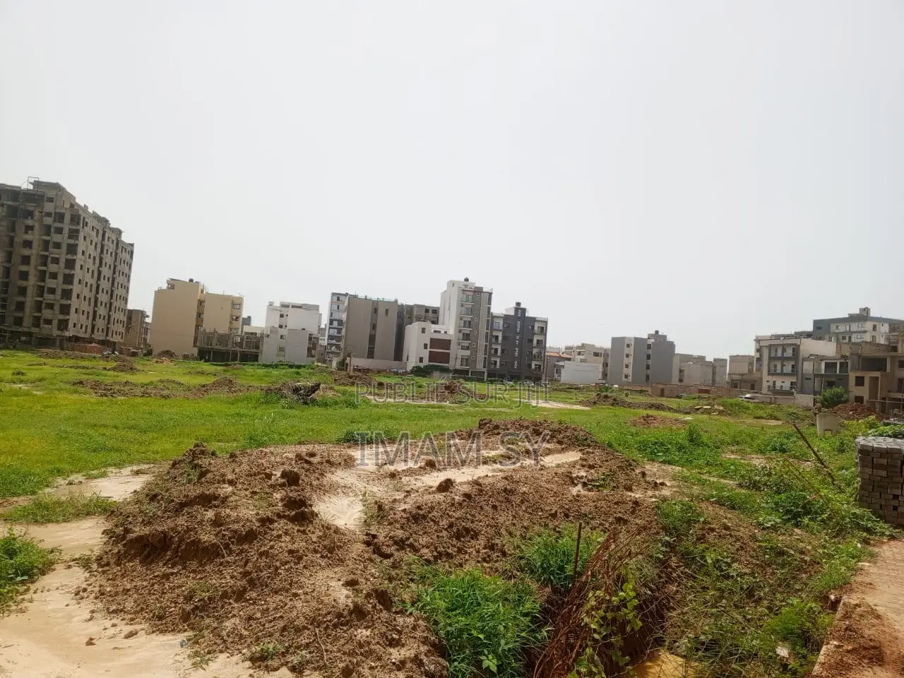Terrain Nu 1h500 À Almadies
