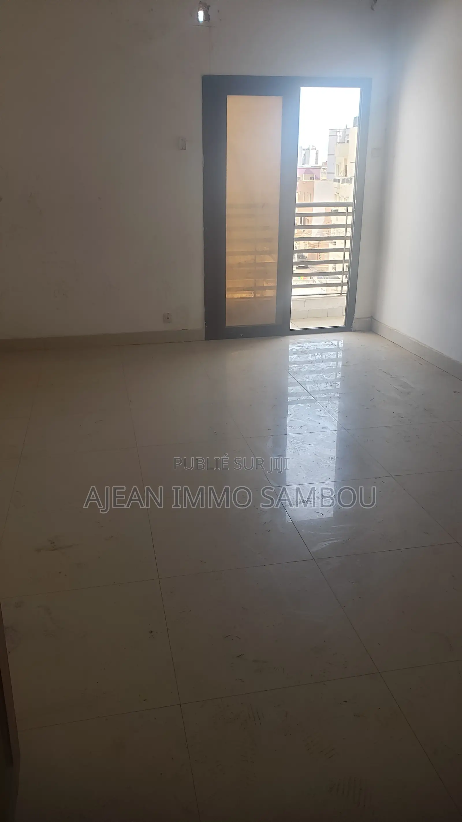 2chbre Appartement dans Grand Yoff à Louer