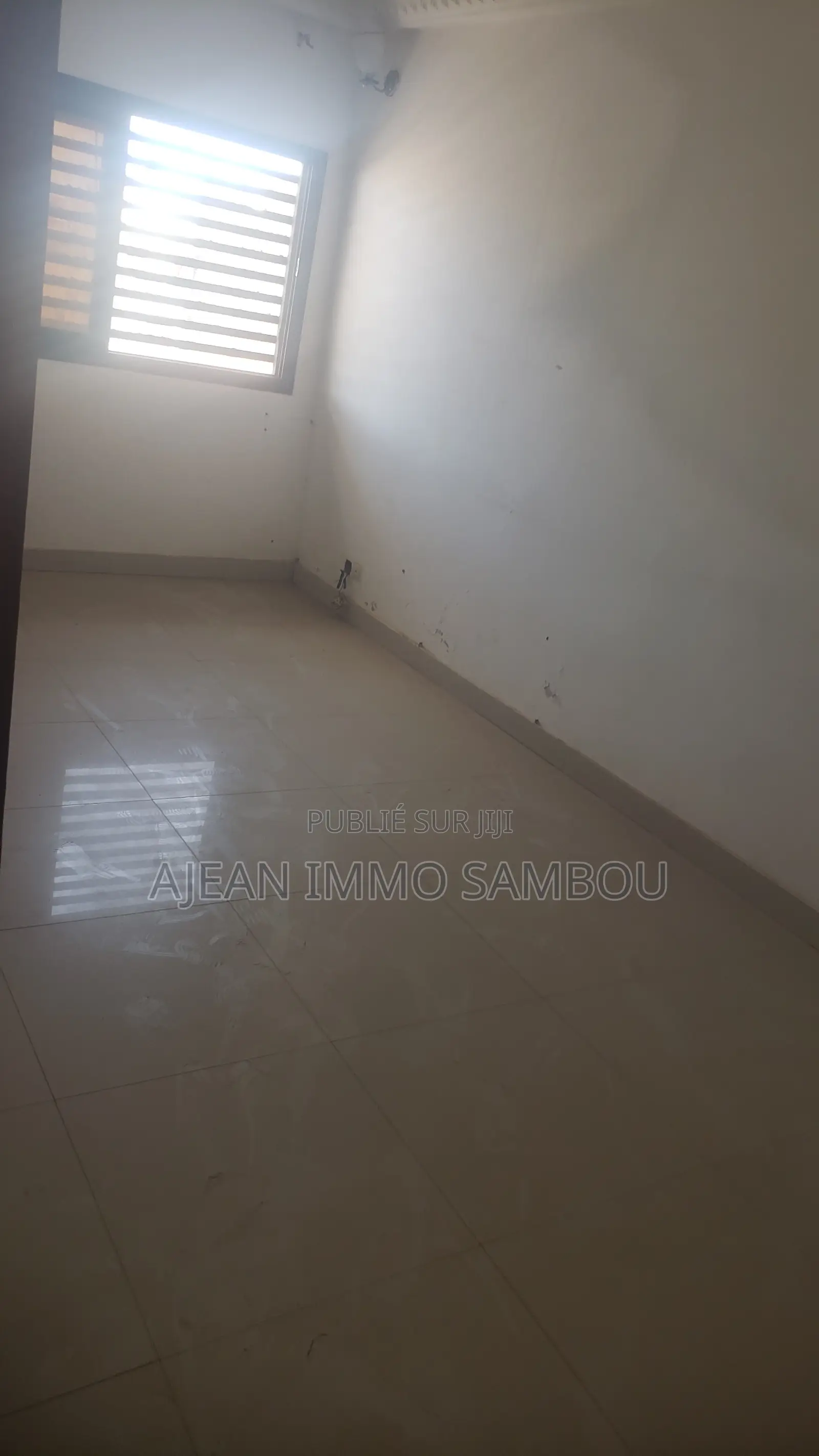 2chbre Appartement dans Grand Yoff à Louer
