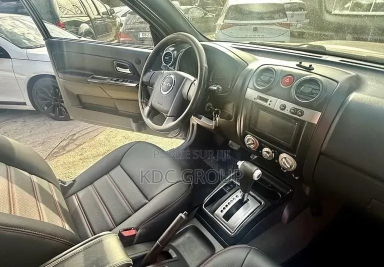 Isuzu D-MAX 2013 Gris