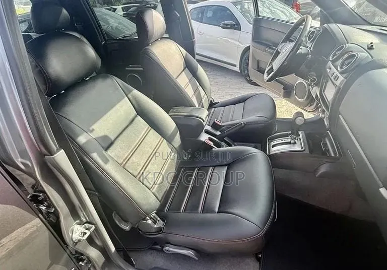 Isuzu D-MAX 2013 Gris