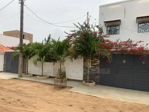 4chbre Villa dans Villa A Vendre Petit, Thiès Sud à Vendre