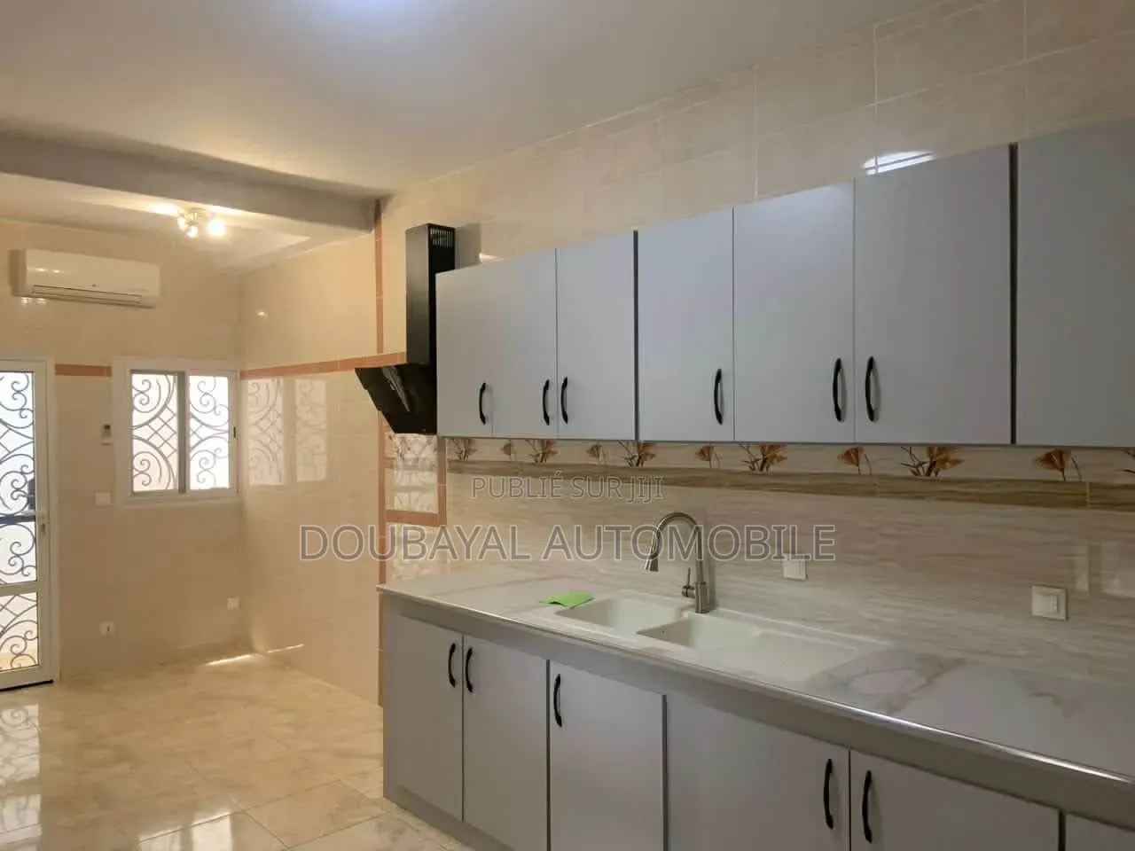 4chbre Villa dans Villa A Vendre Petit, Thiès Sud à Vendre