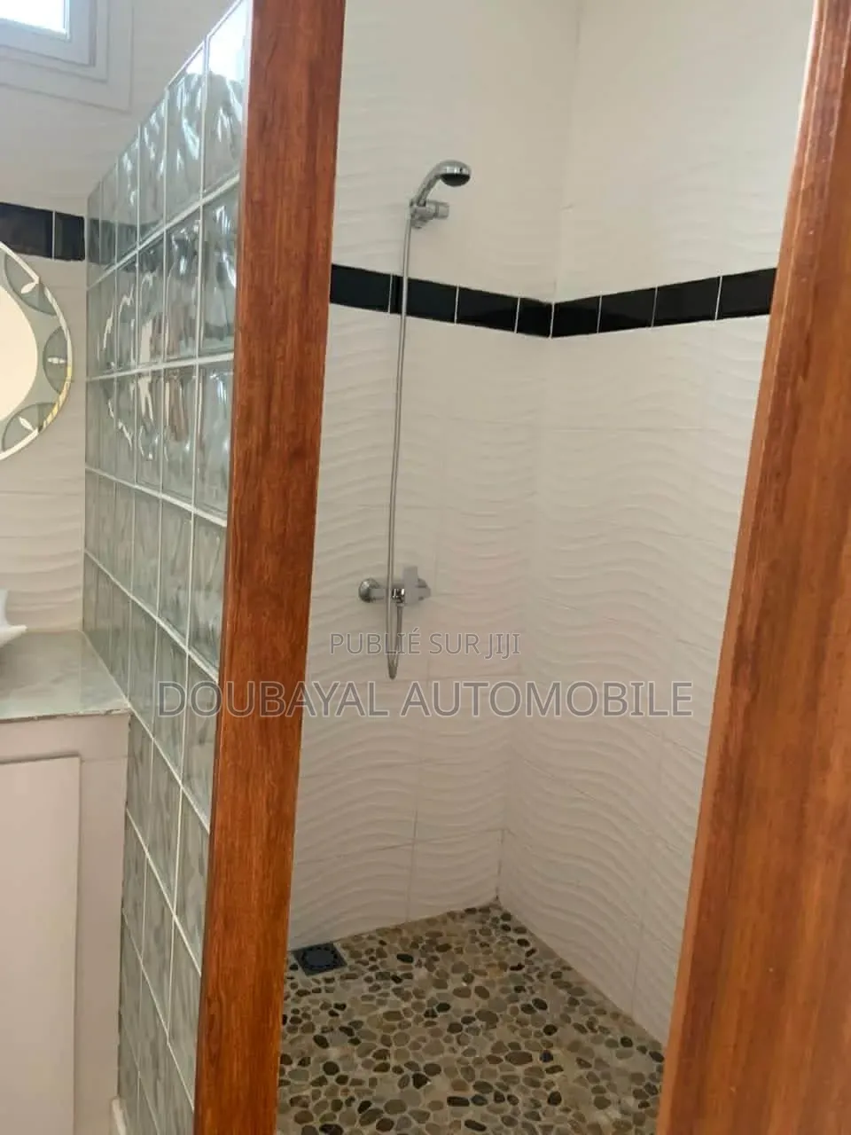 4chbre Villa dans Villa A Vendre Petit, Thiès Sud à Vendre