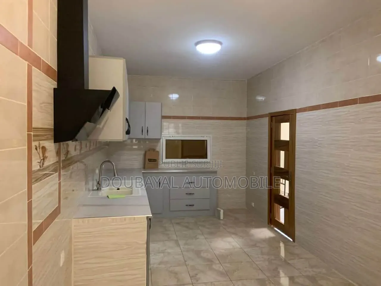 4chbre Villa dans Villa A Vendre Petit, Thiès Sud à Vendre