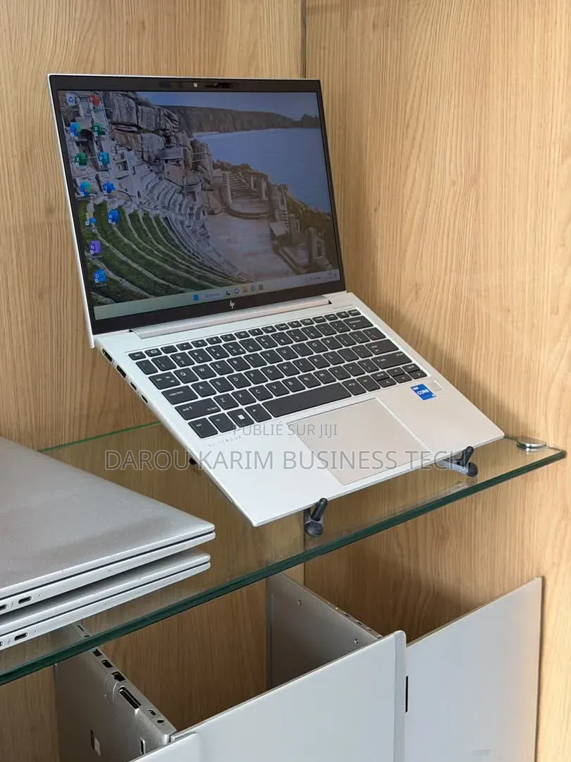 Nouveau HP Elitebook 830 G11 16GB Intel Core i5 SSD 256GB