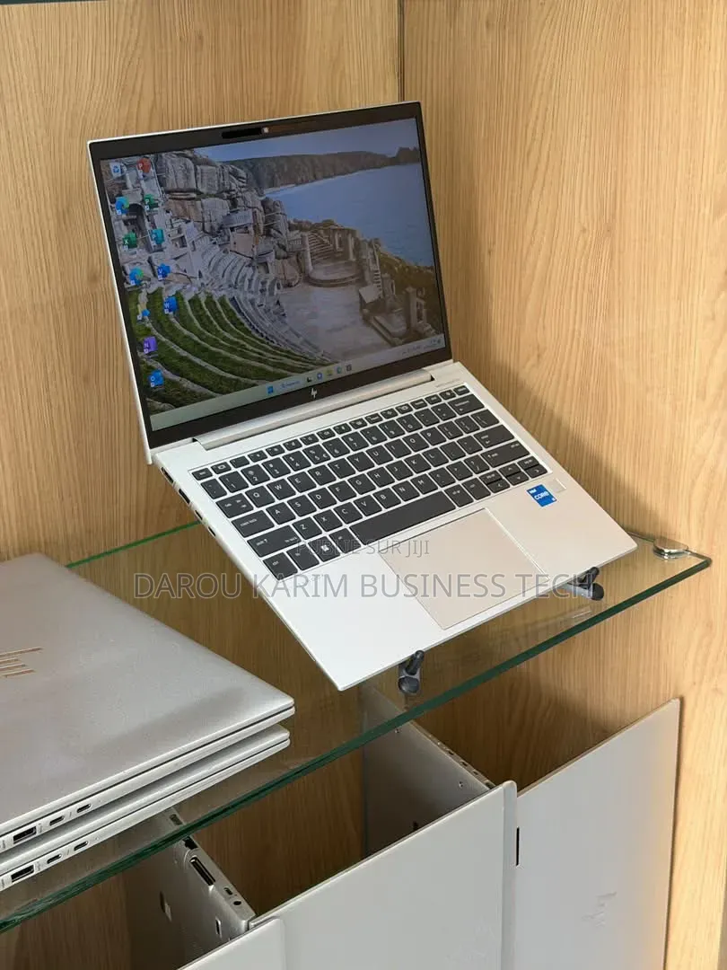 Nouveau HP Elitebook 830 G11 16GB Intel Core i5 SSD 256GB