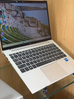 Nouveau HP Elitebook 830 G11 16GB Intel Core i5 SSD 256GB