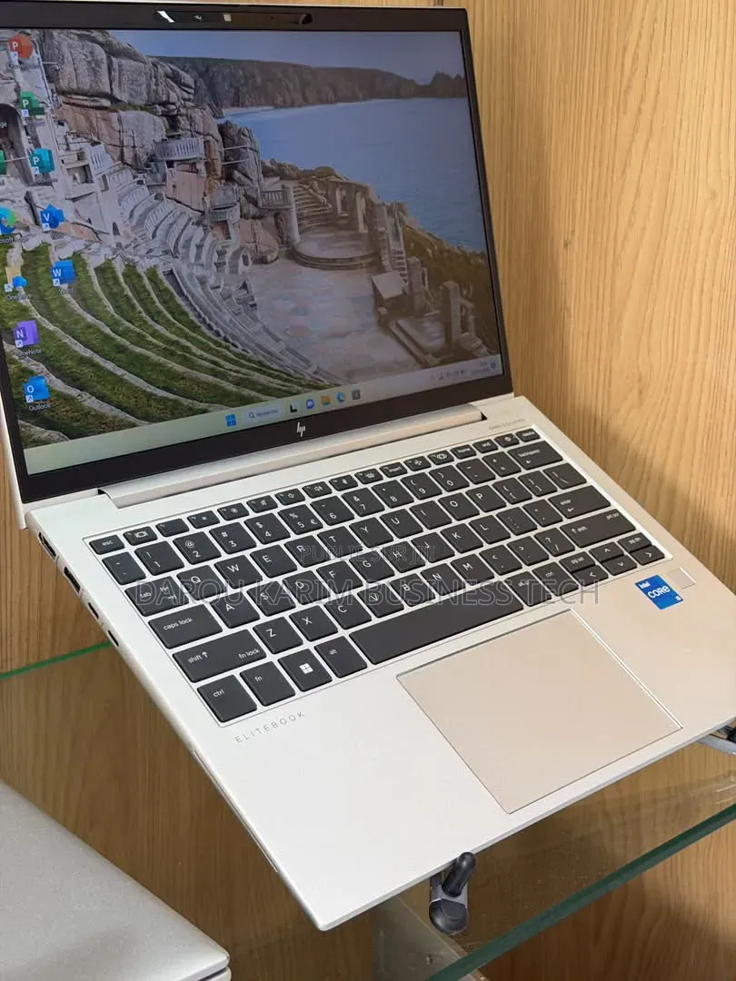 Nouveau HP Elitebook 830 G11 16GB Intel Core i5 SSD 256GB