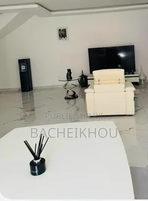 8chbre Maison dans Bacheikhou Diaby, Thiès Sud à Vendre