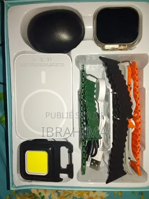Montre Connectée Avec 4 Bracelet + Lampe Torche+ Power Bank