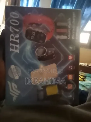 Montre Connectée Avec 4 Bracelet + Lampe Torche+ Power Bank