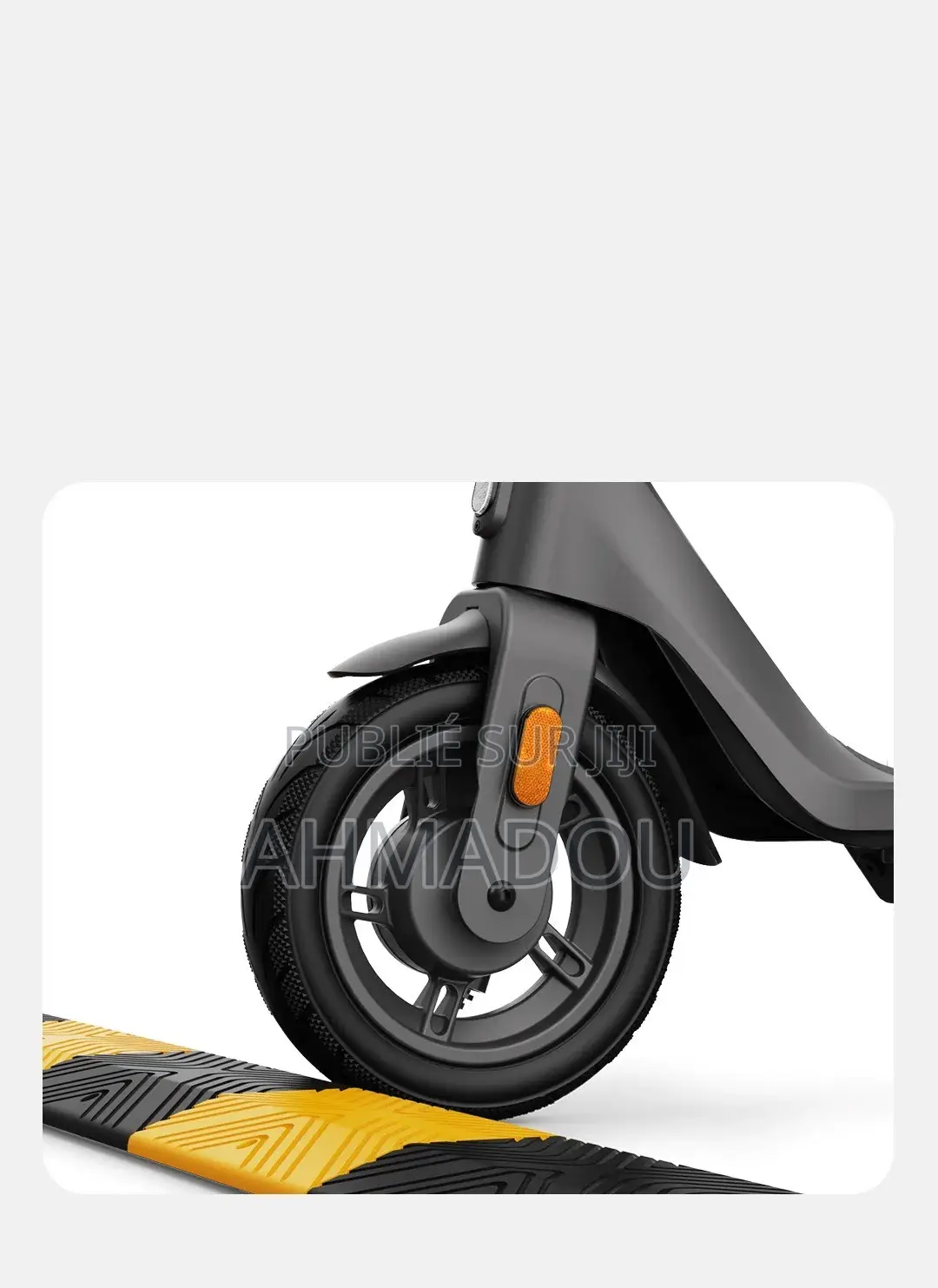 Trottinette Toutes Neuf Avec Ses Accessoires Casque Et Des Protèges