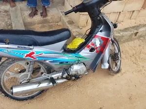 KTM Duke 125 2025 Gris