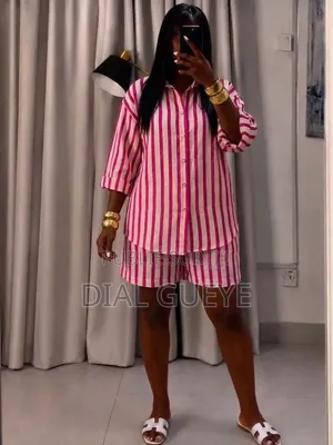 On Vend Des Robes Pour Femmes, Des Ensembles Et Autres