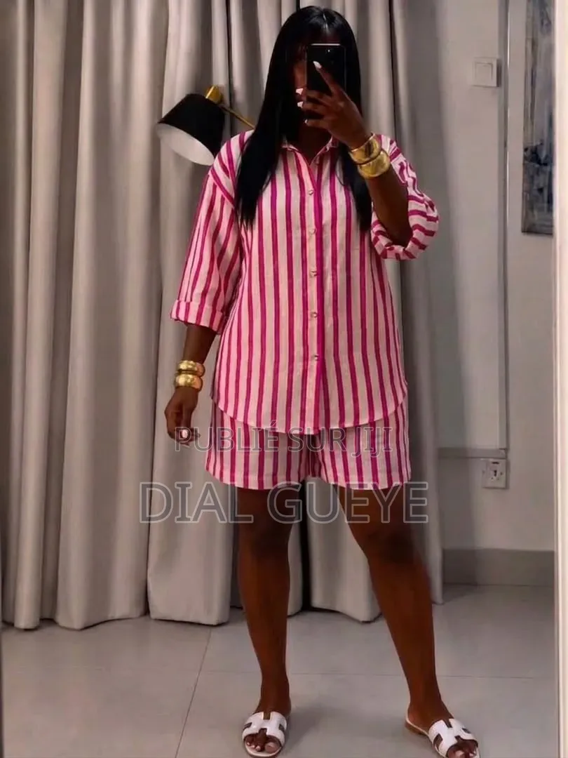 On Vend Des Robes Pour Femmes, Des Ensembles Et Autres