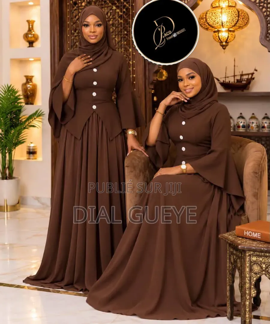 On Vend Des Robes Pour Femmes, Des Ensembles Et Autres