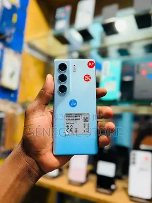 Nouveau Tecno Camon 40 256 GB Bleu