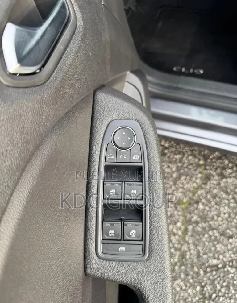 Renault Clio 2024 Gris