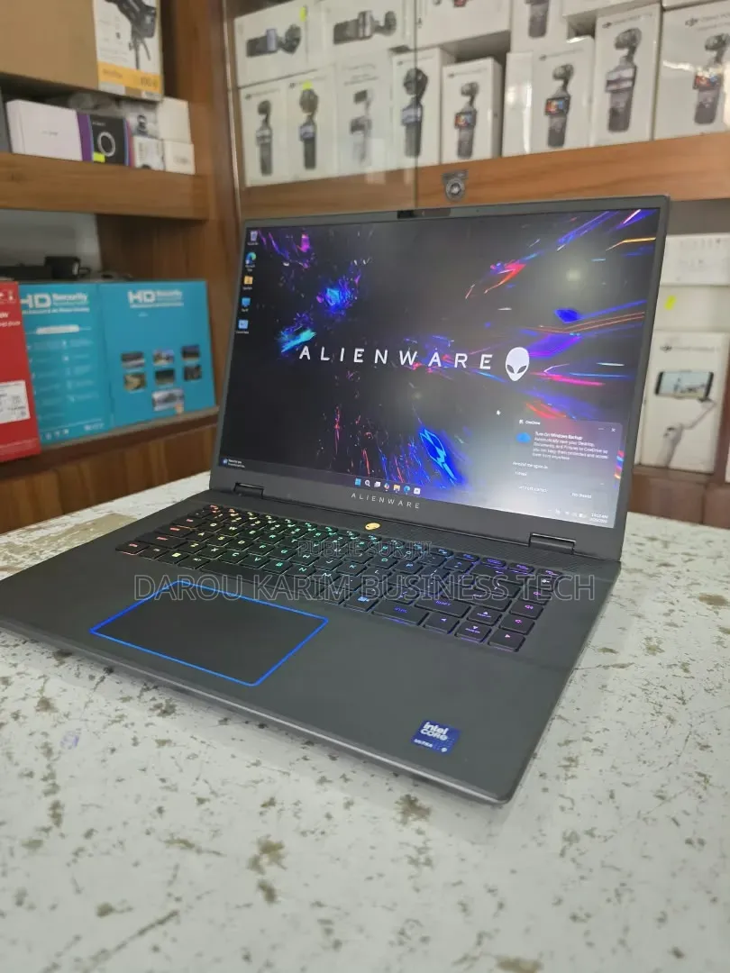Nouveau Alienware M16 R2 32GB Intel Core Ultra 9 SSD 1T