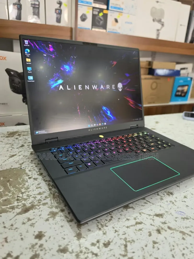 Nouveau Alienware M16 R2 32GB Intel Core Ultra 9 SSD 1T