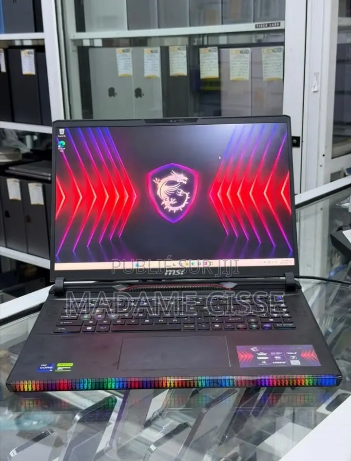 Nouveau Ordinateur portable MSI Raider GE78 32GB Intel Core i9 SSD 1T