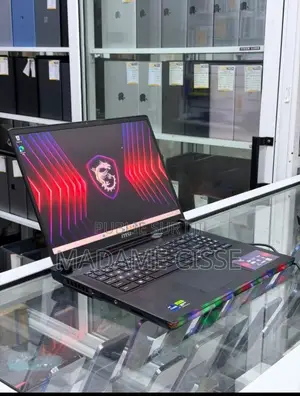 Nouveau Ordinateur portable MSI Raider GE78 32GB Intel Core i9 SSD 1T