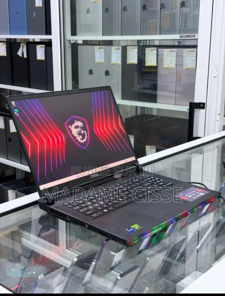 Nouveau Ordinateur portable MSI Raider GE78 32GB Intel Core i9 SSD 1T