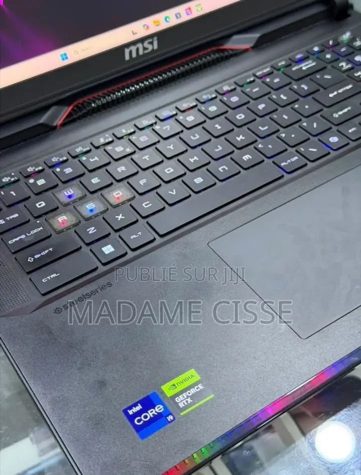 Nouveau Ordinateur portable MSI Raider GE78 32GB Intel Core i9 SSD 1T