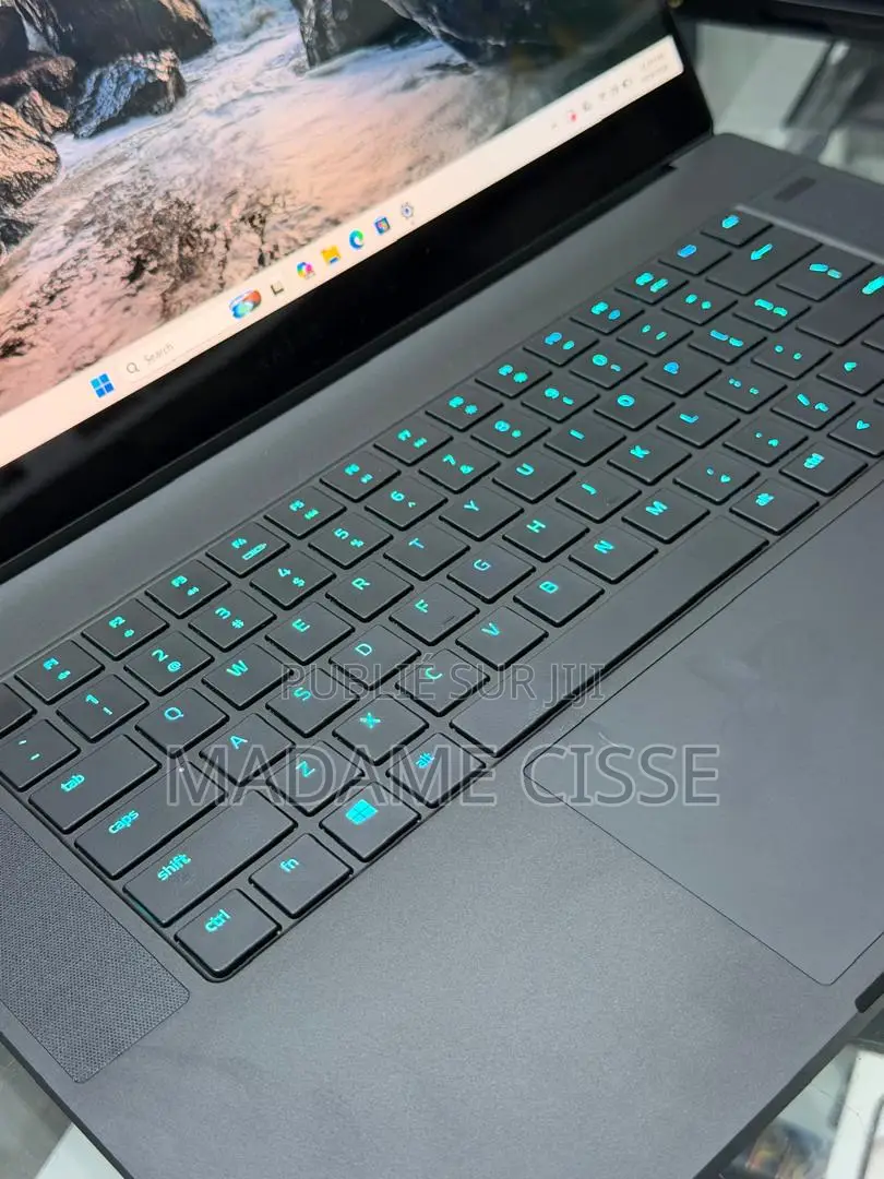 Nouveau Ordinateur portable Razer Lame 32GB Intel Core i7 SSD 512GB