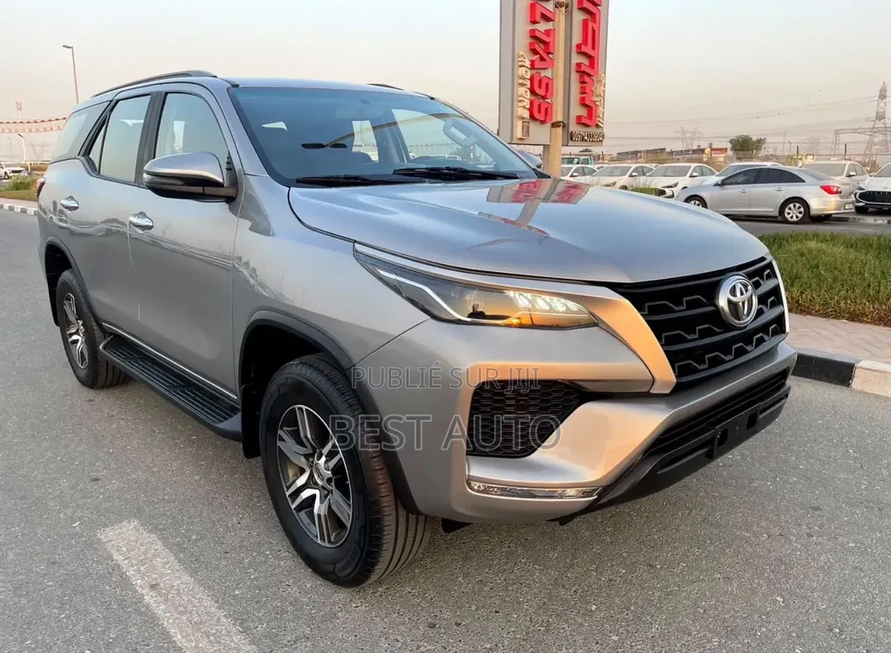Toyota Fortuner 2022 Gris