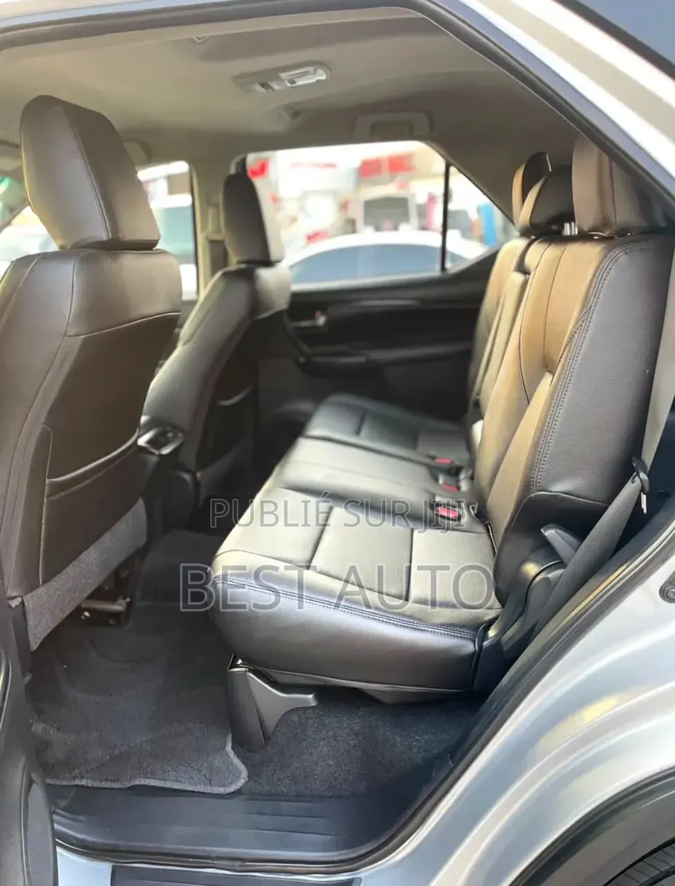 Toyota Fortuner 2022 Gris