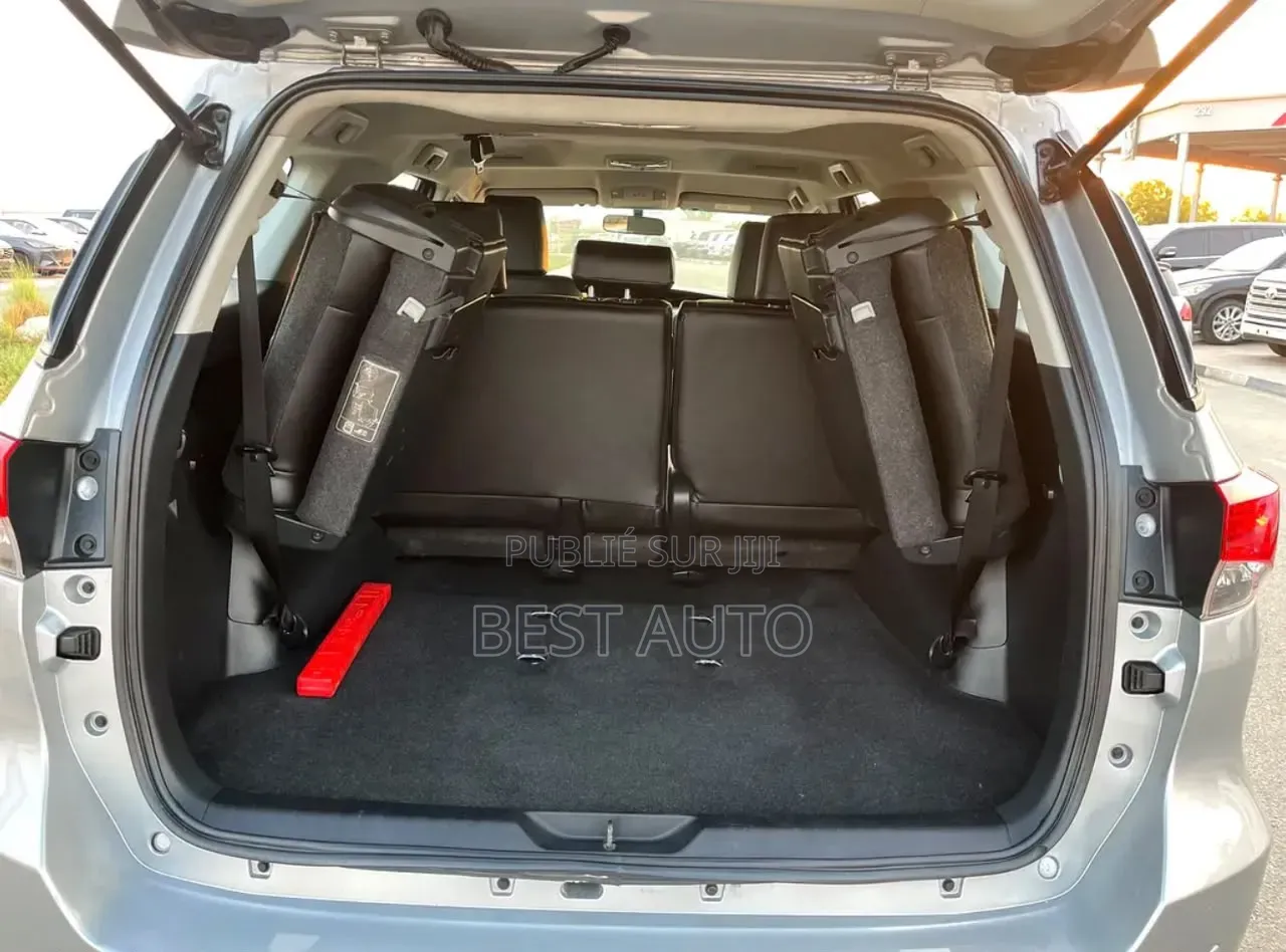 Toyota Fortuner 2022 Gris