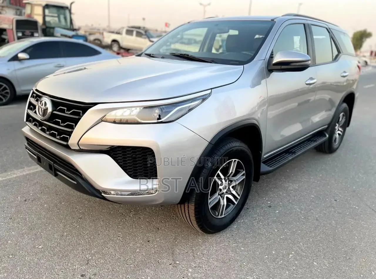 Toyota Fortuner 2022 Gris