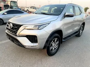 Toyota Fortuner 2022 Gris