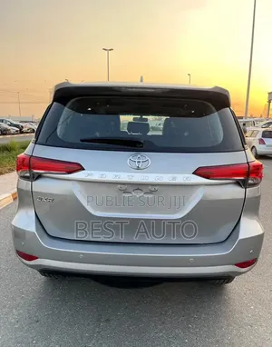 Toyota Fortuner 2022 Gris