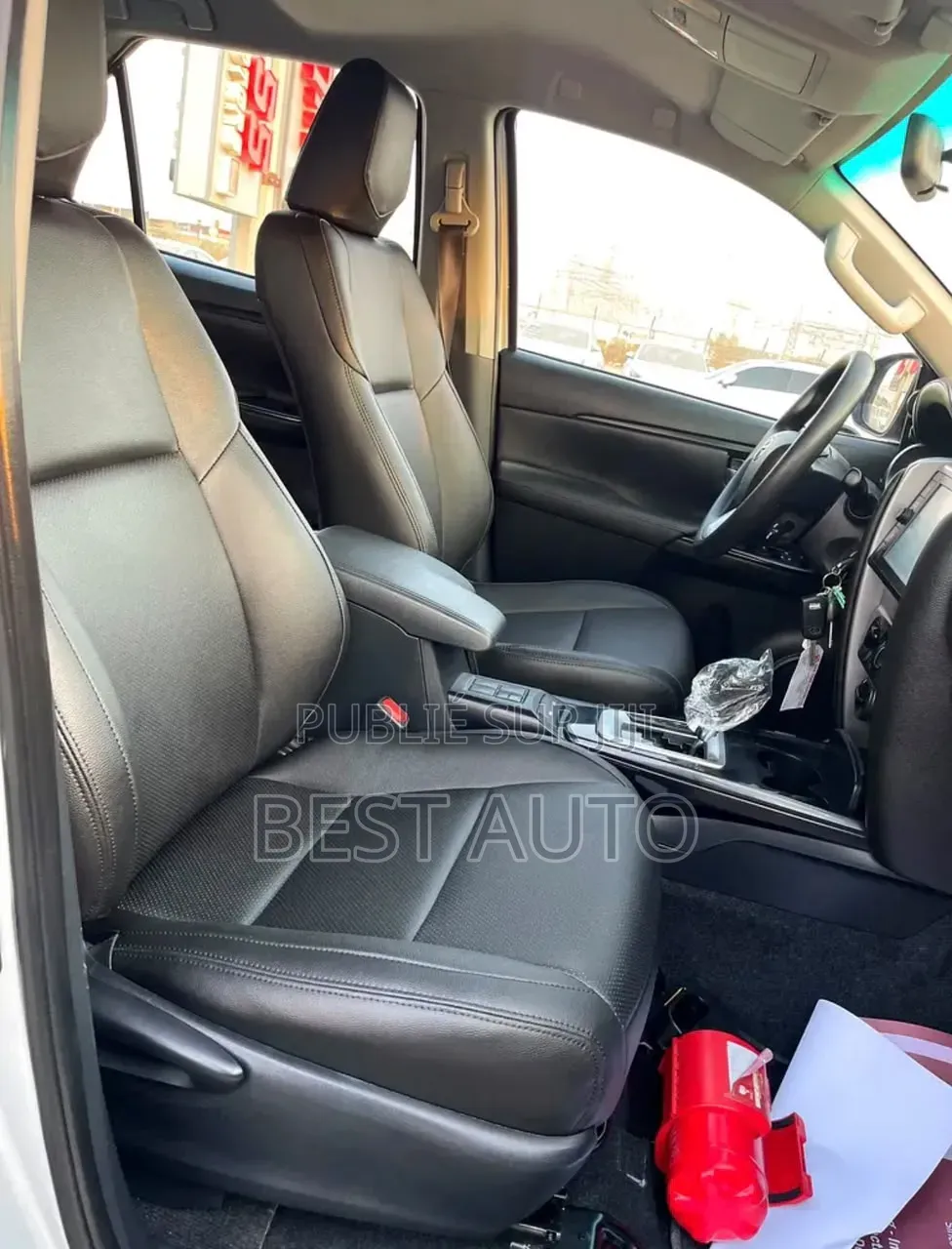 Toyota Fortuner 2022 Gris
