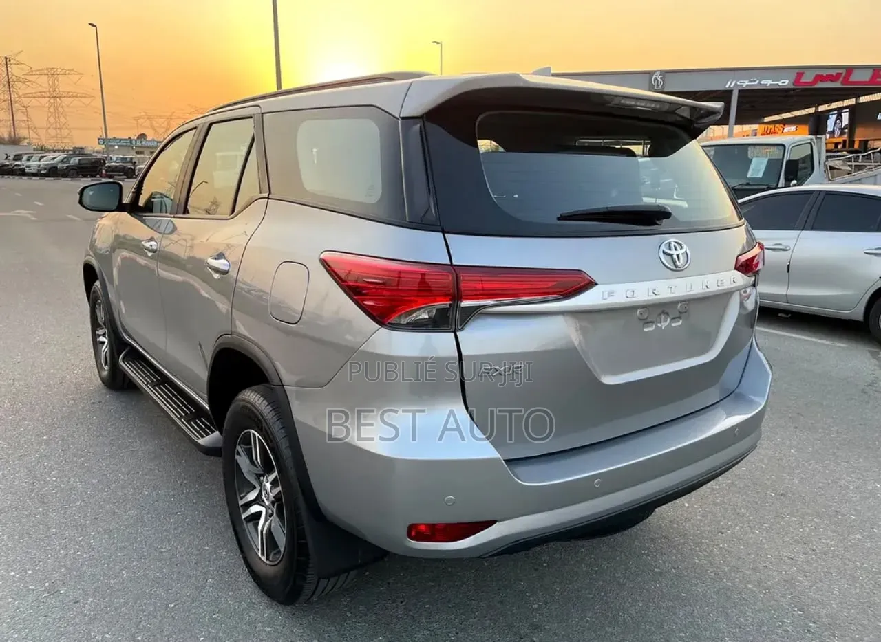 Toyota Fortuner 2022 Gris