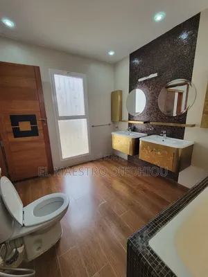 4chbre Villa dans Villa F5 Moderne, Ouakam à Louer