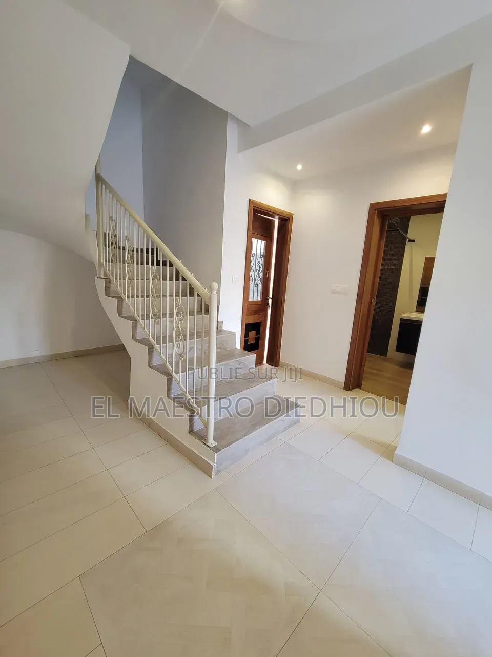 4chbre Villa dans Villa F5 Moderne, Ouakam à Louer