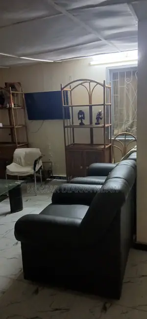 4chbre Maison de ville/terrasse dans Maison 300M2, Thiès Nord à Vendre