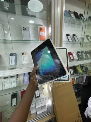 Nouveau Pomme iPad (2025) 256 GB Gris
