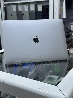 Ordinateur portable Pomme MacBook Pro 2017 16GB Intel Core i7 SSD 256GB