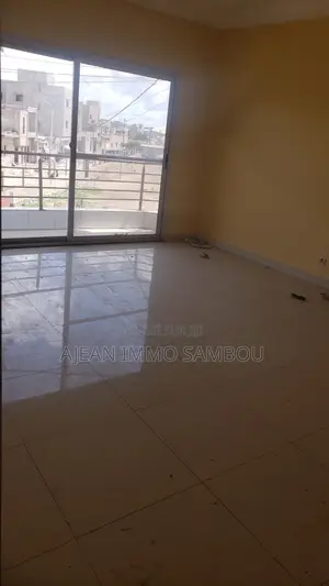3chbre Appartement dans Yoff à Louer