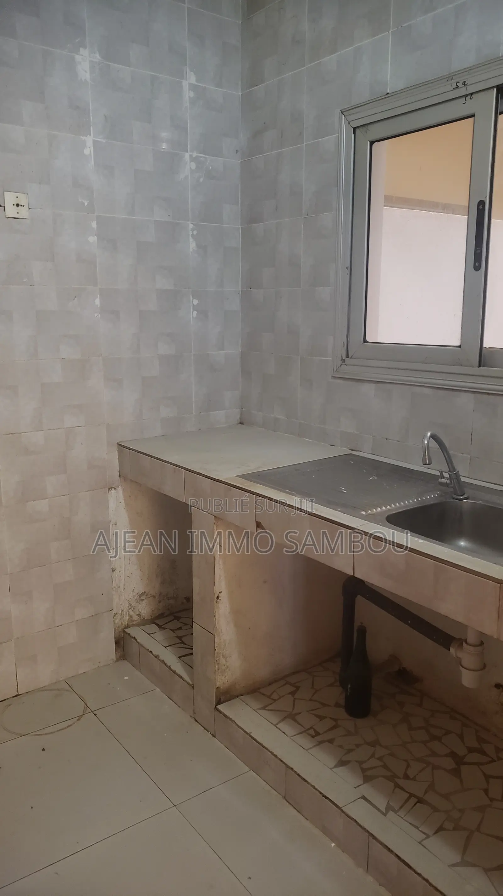 3chbre Appartement dans Yoff à Louer