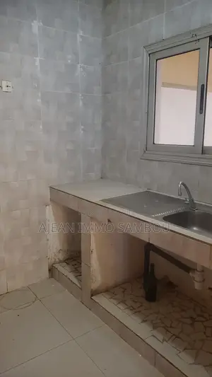 3chbre Appartement dans Yoff à Louer